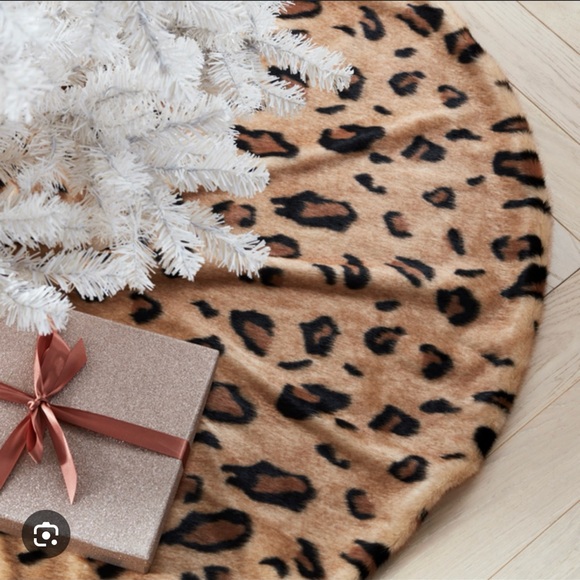 Z Gallerie leopard print Christmas tree skirt and stockings - Picture 1 of 8